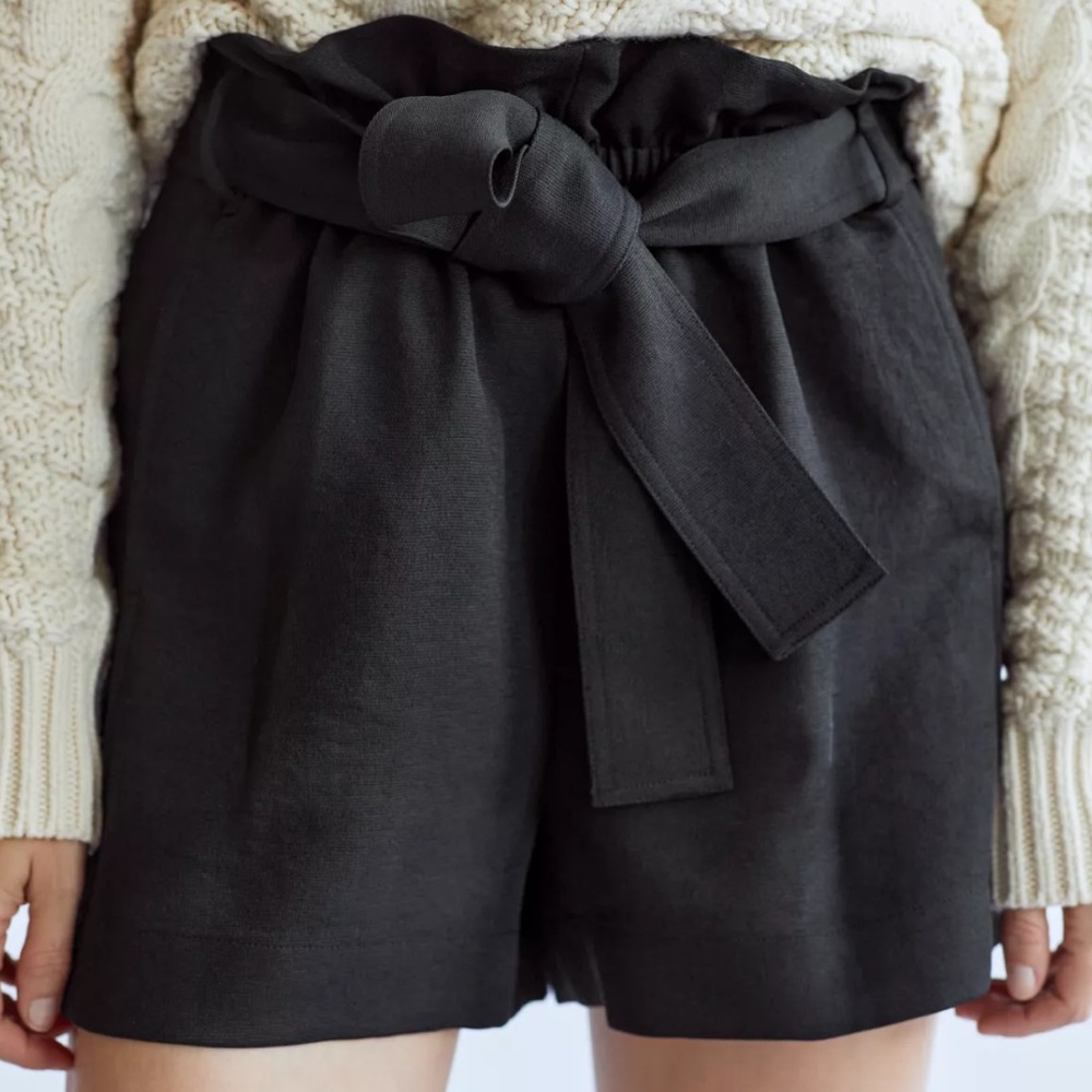 Aritzia Wilfred paperbag black high waisted shorts